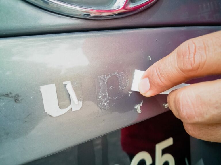 Cómo quitar los rótulos de un coche