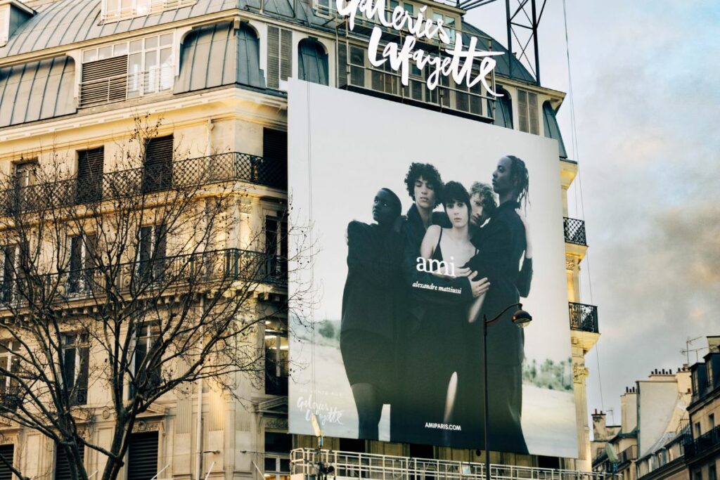 Cómo diseñar un cartel personalizado que hable por tu marca