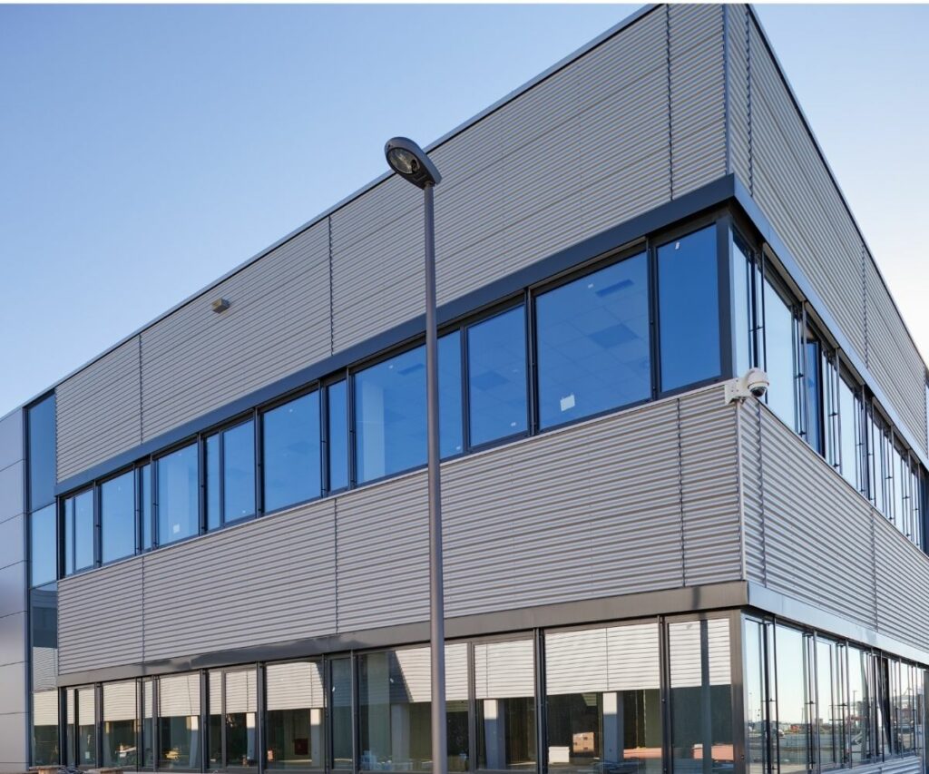 Los beneficios de forrar las fachadas de aluminio 5 ventajas que te encantarán